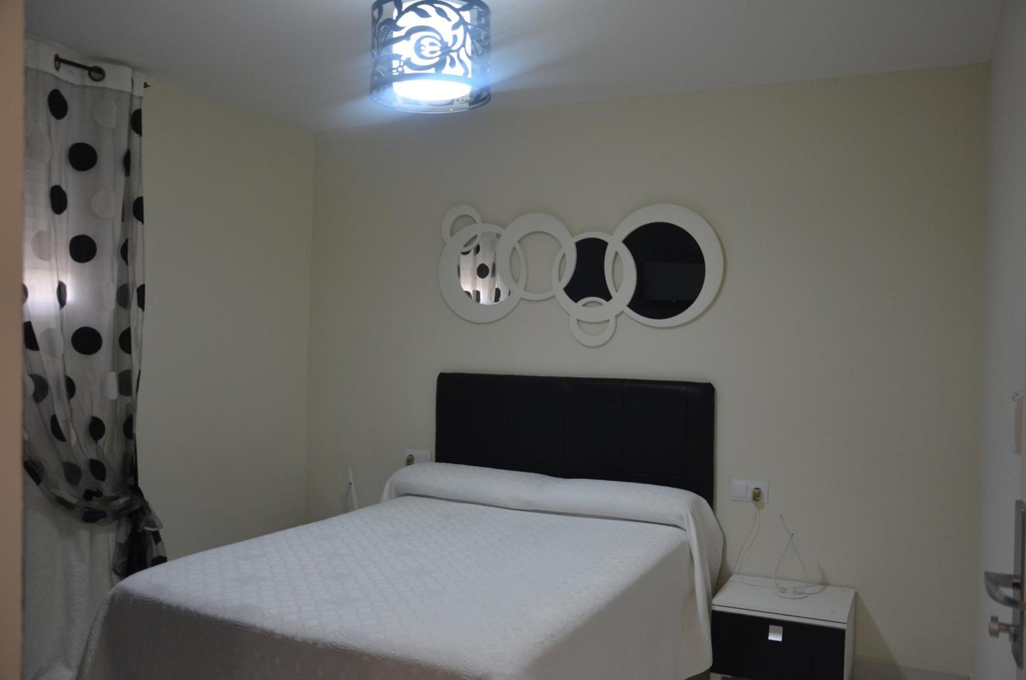 Hostal Mont Royal Alicante Buitenkant foto
