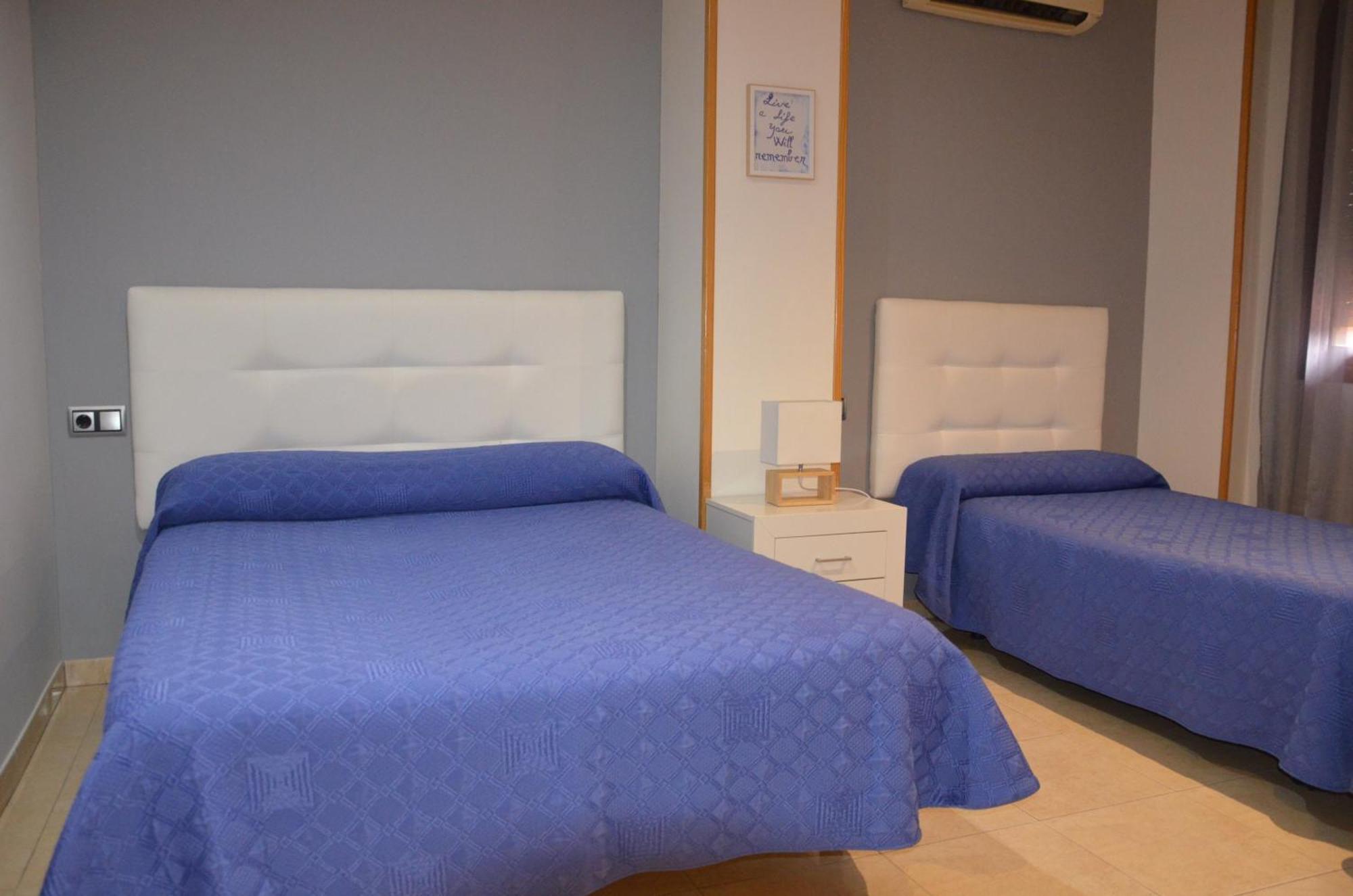 Hostal Mont Royal Alicante Buitenkant foto