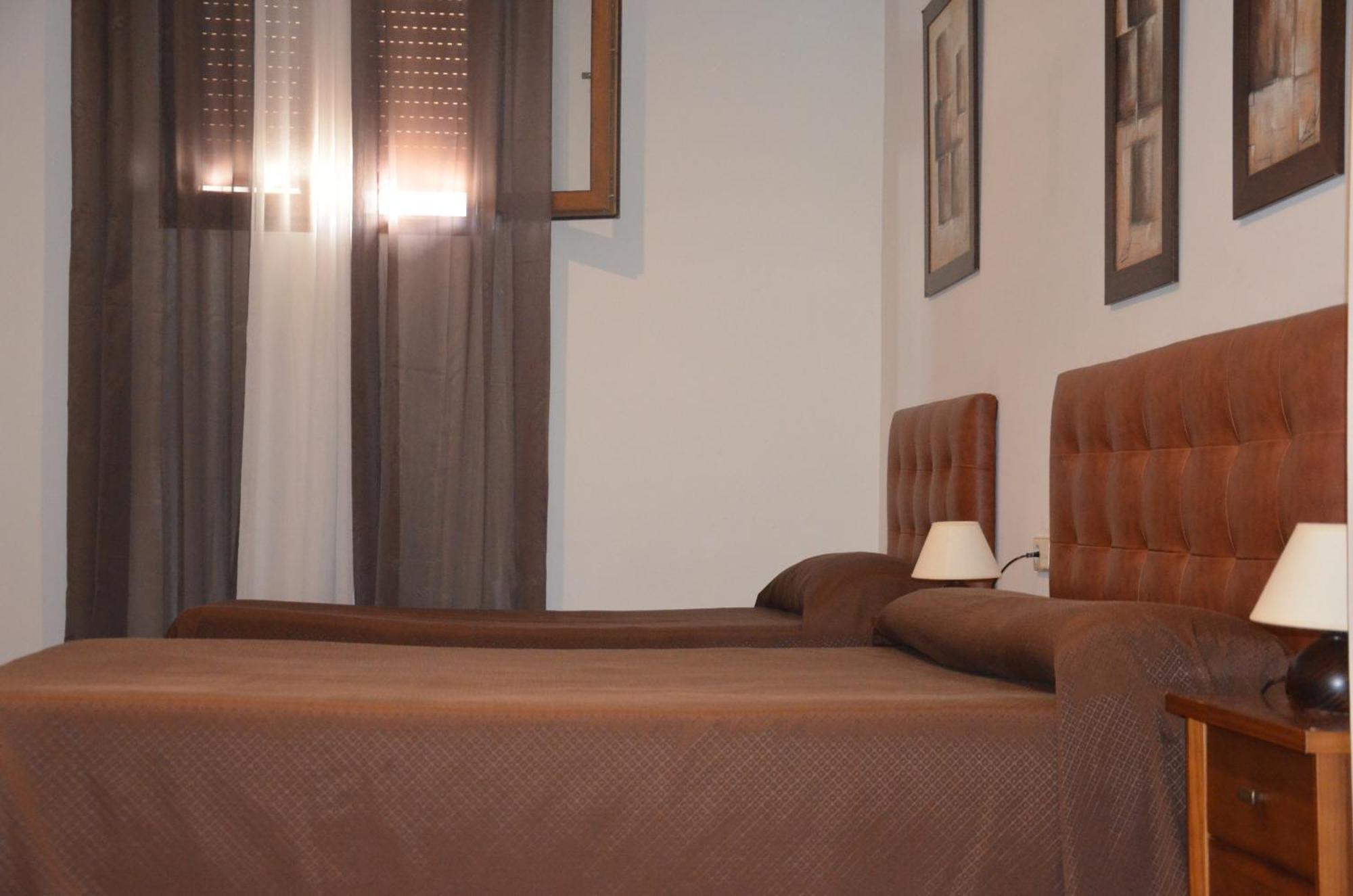 Hostal Mont Royal Alicante Buitenkant foto