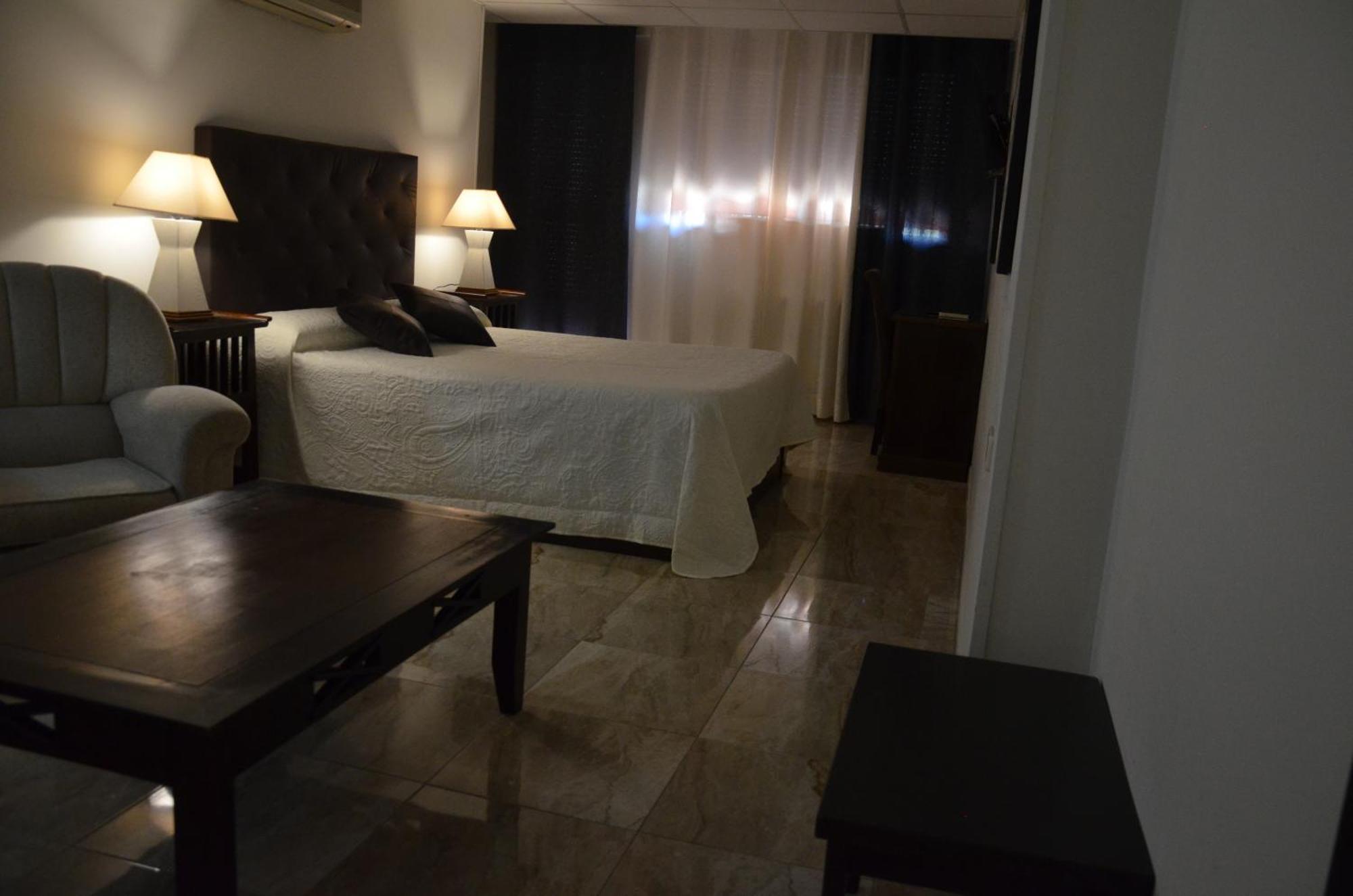 Hostal Mont Royal Alicante Buitenkant foto