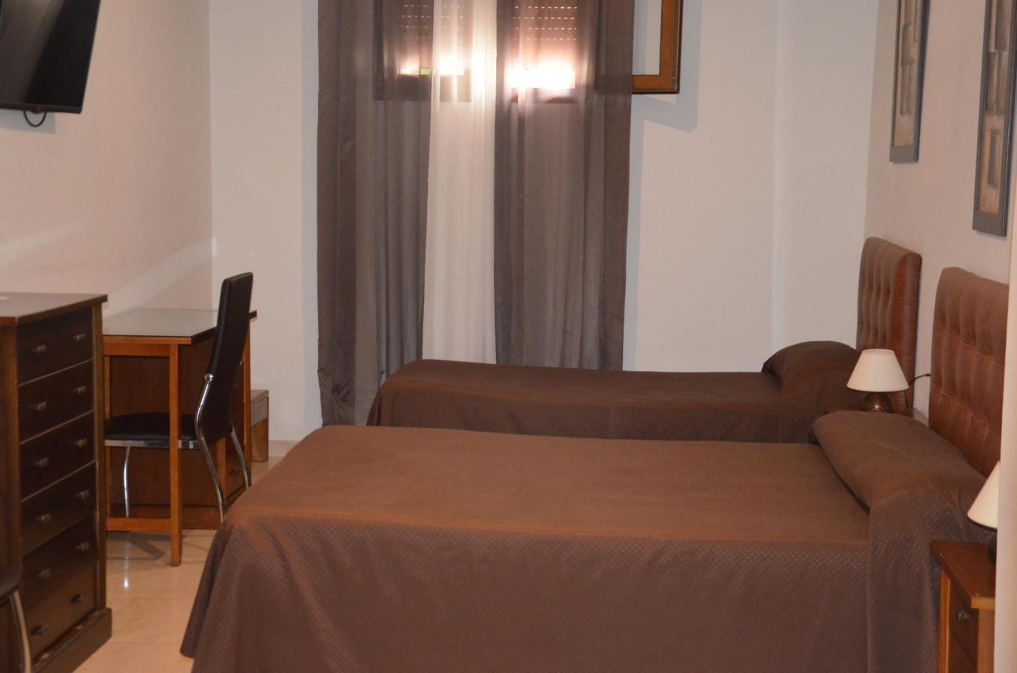Hostal Mont Royal Alicante Buitenkant foto