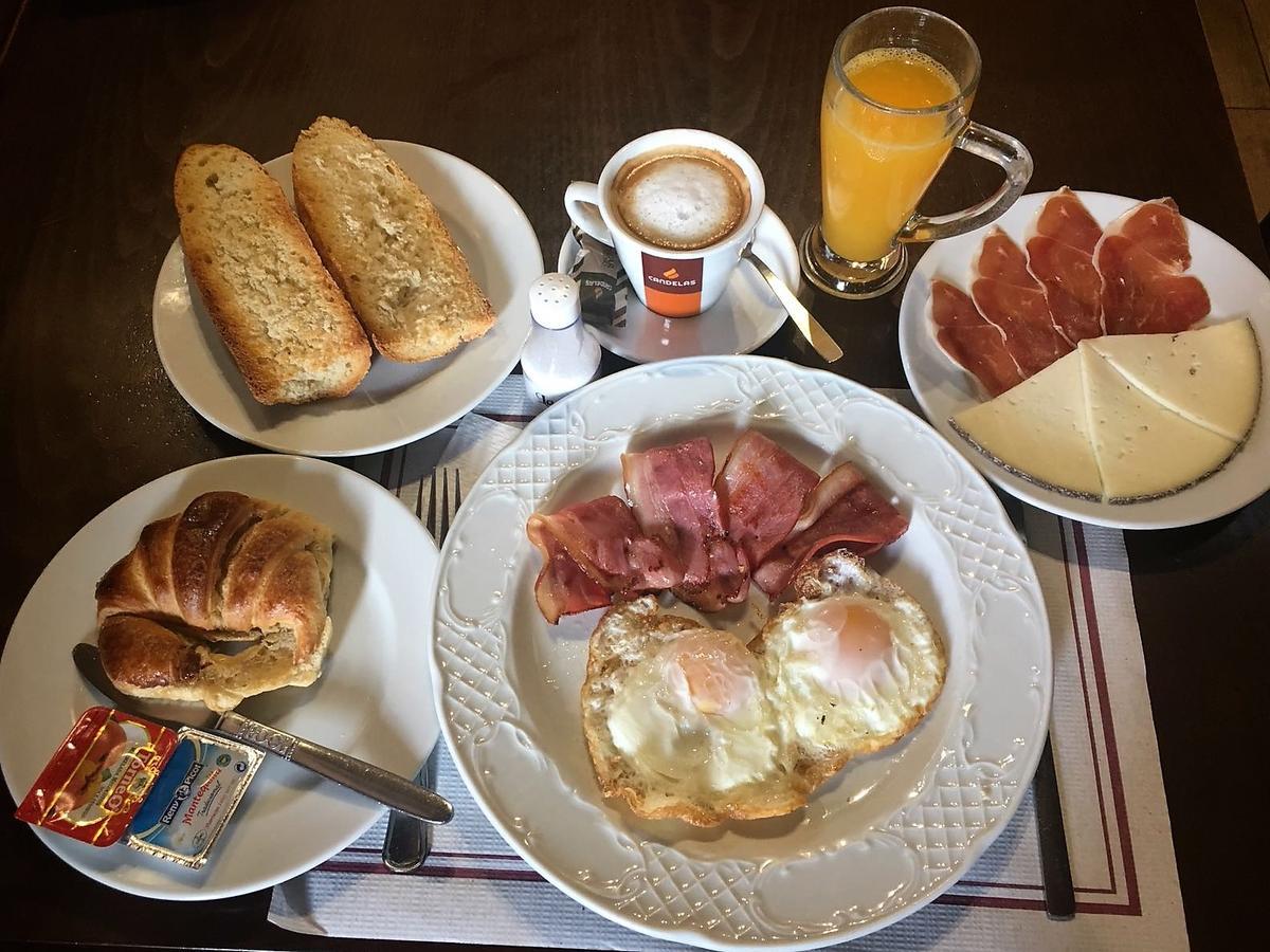 Hostal Mont Royal Alicante Buitenkant foto