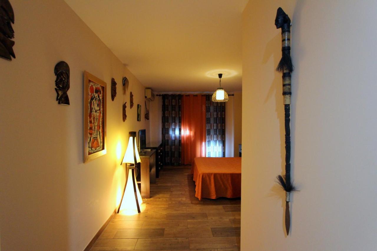 Hostal Mont Royal Alicante Buitenkant foto