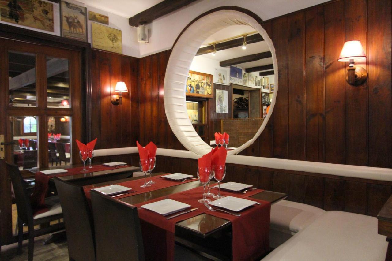 Hostal Mont Royal Alicante Buitenkant foto